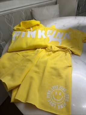 Victoria’s Secret pink three-piece set! Hooded sweatshirt T-shirt and shorts